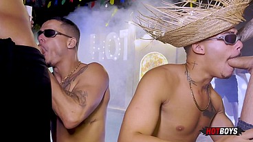 Muito Pau Grande e Muito Novinho Guloso Mamando Nessa Festa