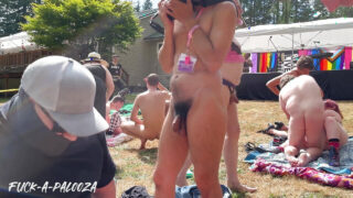 Hot lesbisk orgie: Amerikanske babes liker cunnilingus, dildo-lek og røff anal gruppepung