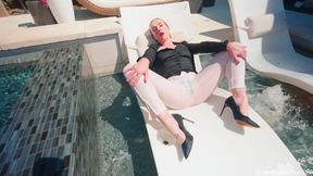 Mandi Has a Wet Business Strip