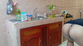 Chubby Mom in the Kitchen 2
