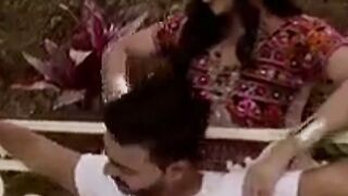 Malik Ne Naukrani Ki Malish Kari