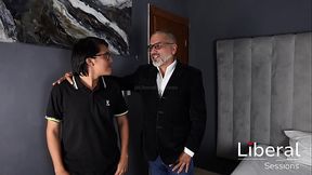 El Esposo Te Abre el Culo Antes de que Veas a Su Mujer.