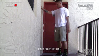 Chętni młodzi geje są ruchani bez gumki przez wielkie kutasy, co kończy się ssaniem na twarz i wytryskami w cipkach