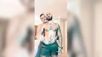 Hairy Latino daddy barebacks tattooed biker in amateur anal session
