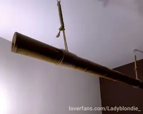 Hay detalles que no necesitan demasiadas explicaciones… Mi nueva barra de bambú ya ocupa su lugar. Diseñada para sostenerme mientras mis pies hacen el resto. Control, equilibrio y una perspectiva com…