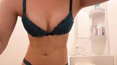 寝起きのイケメンM男に手コキフェラ騎乗位責めしたら寝バックで生中出しされました。japanese amateur wake up morning sex - えむゆみカップル