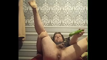 Smell the juicy, thick ass of a Russian gay man!