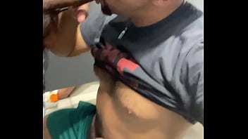 HOMENS FAZENDO SEXO NO BANHEIRO DO TERMINAL DE &Ocirc_NIBUS NA MADRUGADA.