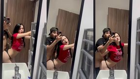 cogiendo en el bano frente al espejo