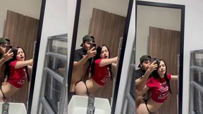 cogiendo en el bano frente al espejo