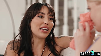 Latina MILF Vanessa Sky licks blonde roomie's pussy