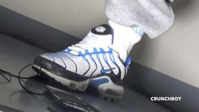 So sexy straitg Arab masturbation with sneaker
