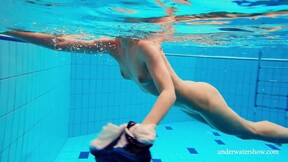 Underwater mermaid hottest chick ever Avenna