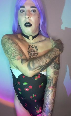 Need right now someone to play with me