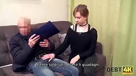 Debt4k. Alice Klay viene scopata da uno sconosciuto perché ha preso un prestito per iphone