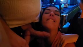 petit concours entre amis : qui saura aller le plus loin en gorge profonde ? ...