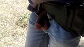 Francky exhibnaturiste se balade la bite a l'_air sur un in forestier