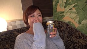 A143F07 A short-haired, healthy tan-skinned older sister cheats and sex with a classmate's AV actor at a love hotel on her way home from a reunion!