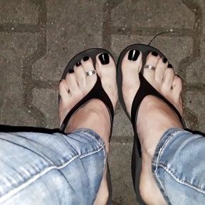 I show my amazing feet in very sexy platform flip flops