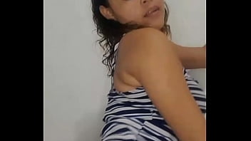 dan&ccedil_ando sem calcinha no aplicativo nonude