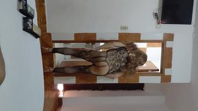 sexy crossdresser en malla negra es follado por enorme bbc que lo hace derramar toda la leche