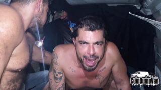 Hardcore-Clip von Amateur Jay Magnus und Juven, großer BBC-Schwanz beim Analfick ohne Sattel