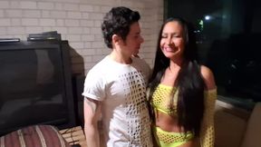 boy faz uma visita pra amiga e se surpreende ao encontra-la so de biquini e cheia de tesao