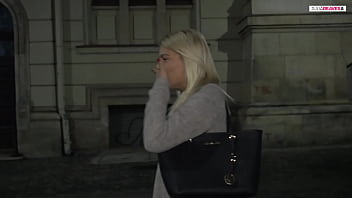 Poor Lisa can&#039_t hold her water and urinates all the time