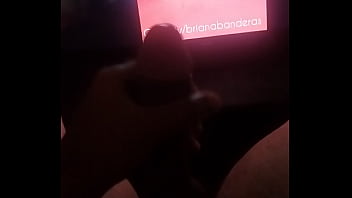 Gozando duas vezes  numa deliciosa punheta pra gostosa se exibindo