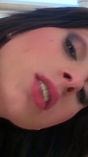 Pretty housewife Laura makes her porn debut   Clip 3