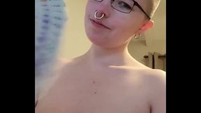 It'_s not often I post findom content but it sure does feel good to fan myself with cash from a very good little toy ?