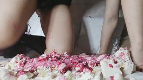 Cake Sitting on Cam!