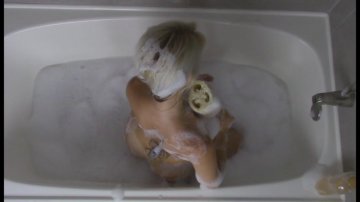 Hope Harper Sucks Cock While Taking a Bath