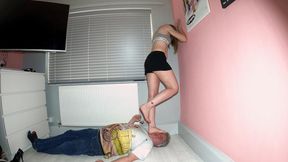 Face Standing Danielle In Nike Pro Shorts (4K)