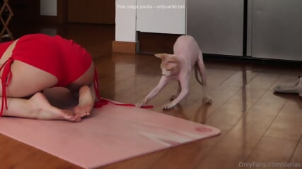 Maybe Zarias Doing Yoga In Tight Clothing