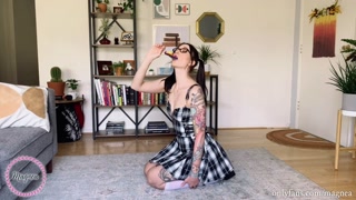 Slutty Nerd Turned On By Erotica ASMR Bootyclapping