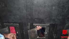 sapatonas fudendo com os heteros na festa de swing e elas chupando pau no glory hole - thai camargo