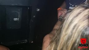 sapatonas fudendo com os heteros na festa de swing e elas chupando pau no glory hole - thai camargo