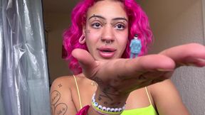 Giantess Finds a Tiny Man