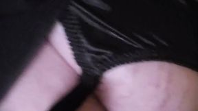 Upskirt dildo in pussy & ass= squirting piss. Who wants to lay under me?
