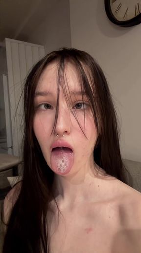 Assy onlyfan shows off her tits