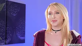 Up Close And Personal 4k With Alix Lynx