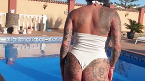 Sexy wetlook 💦 In white body in pool