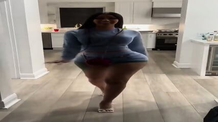 FAMOUS LATINA MILF SEXY WALK 6