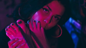 Girlfriend&#039_s Feet Tied To Suck And Tickle