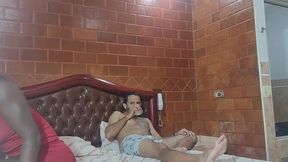 britadeira nao aguentou a sentada bruta da fernanda chocolatte foi nocaute no primeiro round no segundo round comeu o cu da chocolatte gostoso gozou novamente,on the ground in the first round w