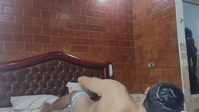 britadeira nao aguentou a sentada bruta da fernanda chocolatte foi nocaute no primeiro round no segundo round comeu o cu da chocolatte gostoso gozou novamente,on the ground in the first round w