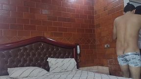 britadeira nao aguentou a sentada bruta da fernanda chocolatte foi nocaute no primeiro round no segundo round comeu o cu da chocolatte gostoso gozou novamente,on the ground in the first round w