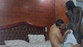 britadeira nao aguentou a sentada bruta da fernanda chocolatte foi nocaute no primeiro round no segundo round comeu o cu da chocolatte gostoso gozou novamente,on the ground in the first round w