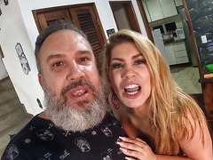 ela est de volta e veio aprontar aqui bruna ferraz